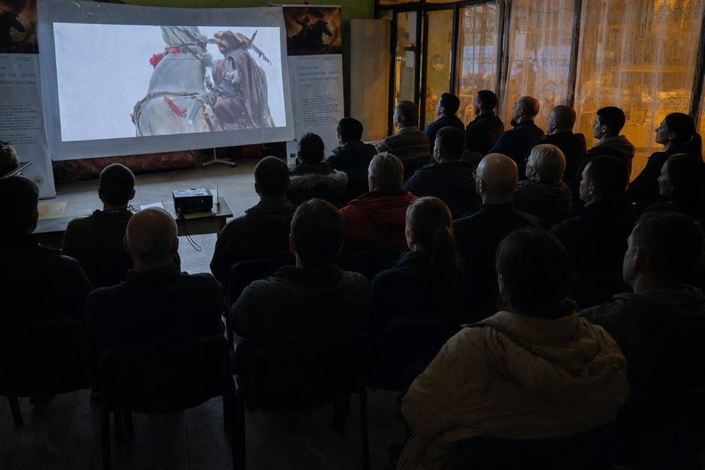 Прожекцията в залата, Оряховица